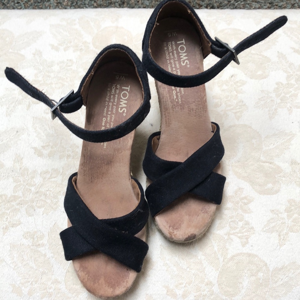 Toms
